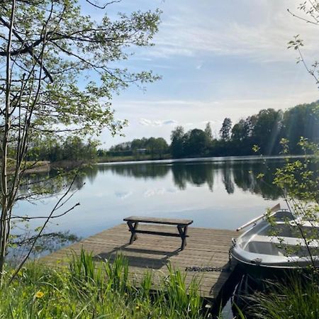 Miedzy Wodami - Domki Na Mazurach Mikołajki Exteriör bild